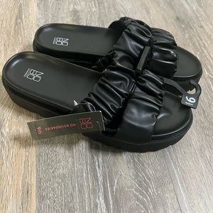No boundaries Flatform sandals